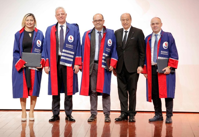 En temel gayemiz, evrensel bilgi üretimine katkı sağlayan bireyler yetiştirmek