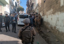 5 ayrı suçtan aranan sabıkalı polislere ateş açtı