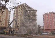 Az hasarlı raporu verilmişti, saniyeler içerisinde yıkıldı