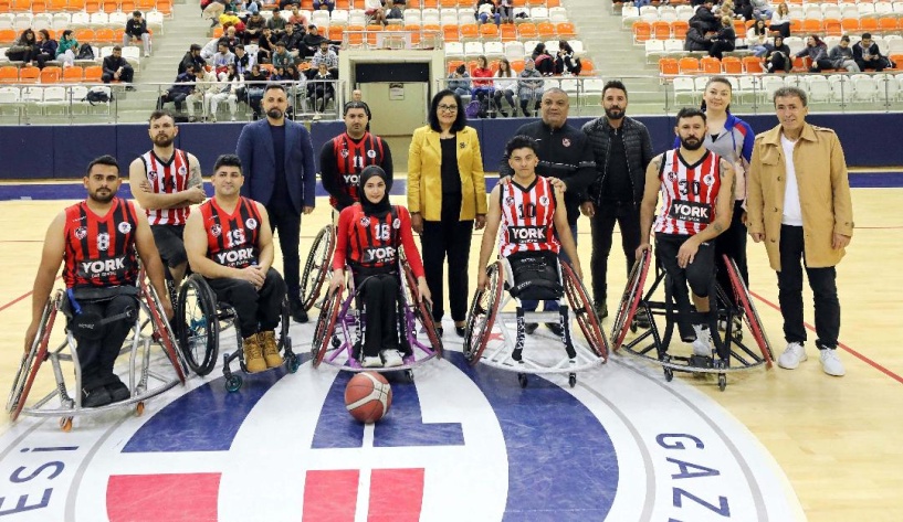 Dünya Engelliler Günü’nde Tekerlekli Sandalye Basketbol Takımı ile maç yapıldı