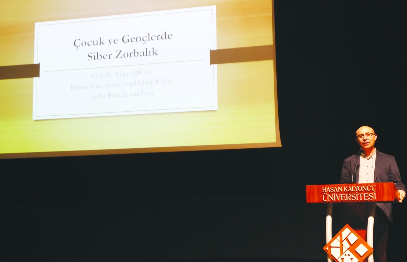 Okullarda akran zorbalığının nedenleri anlatıldı