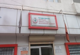 Babası adına ilaç yazmayan doktora saldırdı