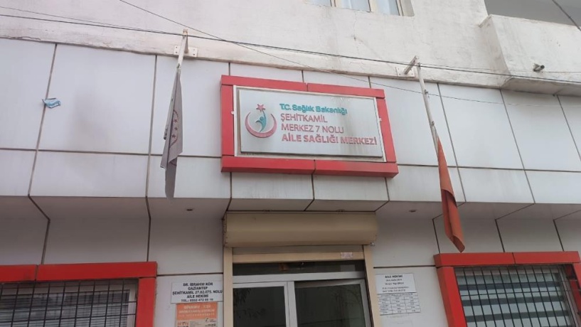 Babası adına ilaç yazmayan doktora saldırdı
