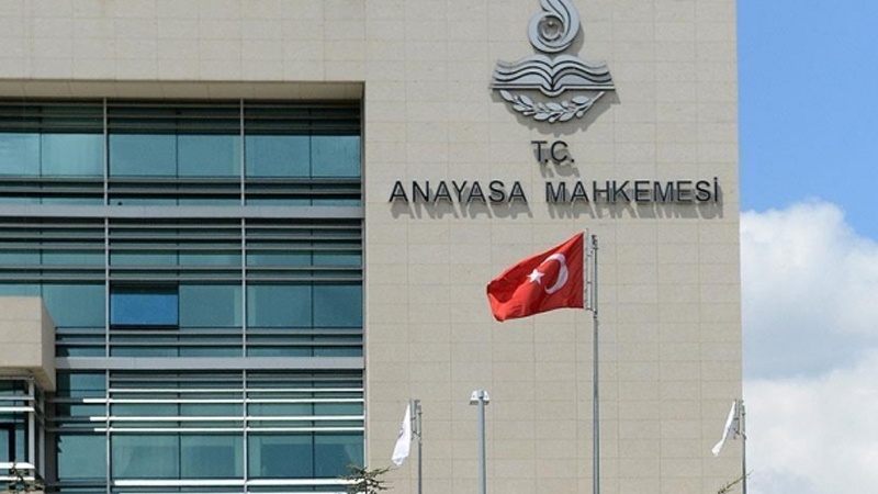 Anayasa Mahkemesi, "Örgüt adına suç işleyip üyesi gibi ceza alma" kuralını iptal etti