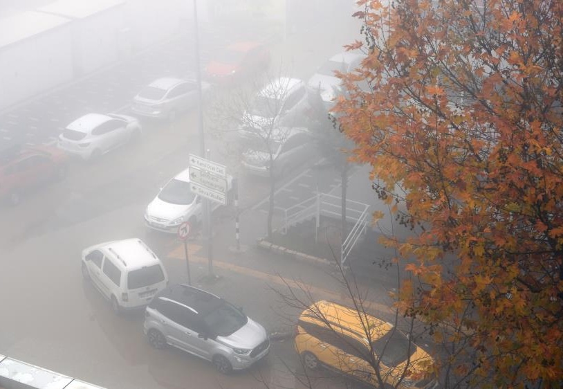 Yoğun sis yüzünden görüş mesafesi 25 metreye düştü