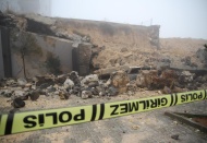 İstinaf duvarı araçların üzerine çöktü