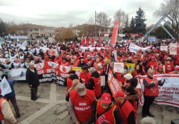 10 milyon emekli 7 bin 500 lirayla yaşamaya çalışıyor