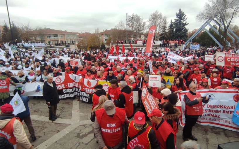 10 milyon emekli 7 bin 500 lirayla yaşamaya çalışıyor