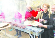 AKP’li vekiller Meclis’te ciğer partisi yaptı... Vatandaş, kilosu 450 lira olduğu için artık yiyemiyor