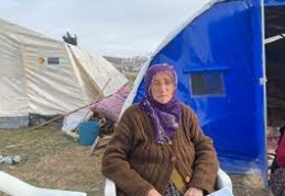 Depremzede çadırdan çıkamıyor