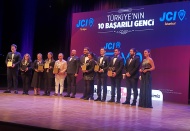 Türkiye’nin sıradışı 10 başarılı genci ödüllendirildi