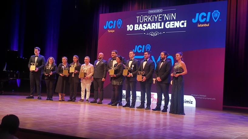 Türkiye’nin sıradışı 10 başarılı genci ödüllendirildi