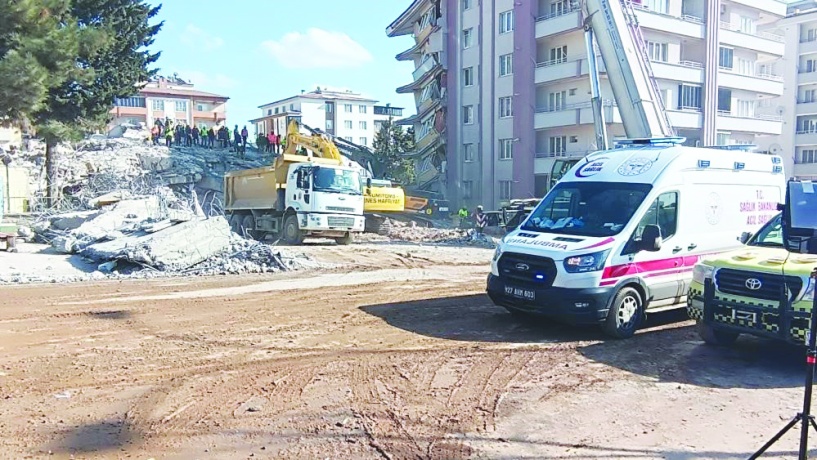 İnşaat Mühendisleri Odası ve projeyi onaylayan belediye birimi asli kusurlu