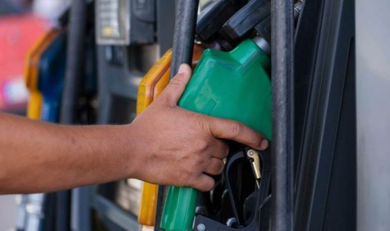 Benzine 1 lira 49 kuruş zam geldi