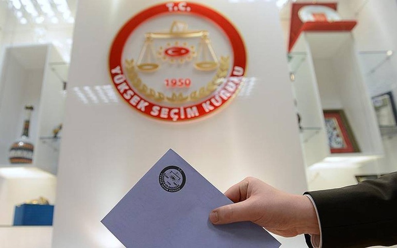 Seçim afişlerinde bayrak ve dini ibareler kullanılamayacak