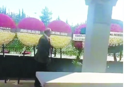 Çelenge saldıran şehit yakını değil, AKP’nin yakını çıktı!..