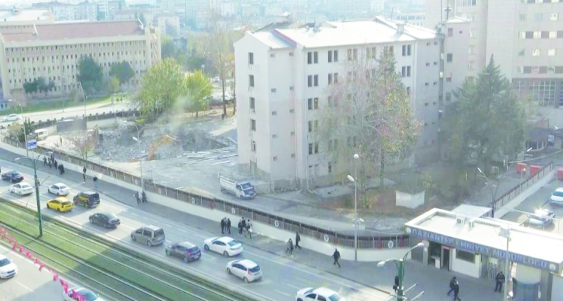 Emniyetin ek hizmet binası yıkılıyor