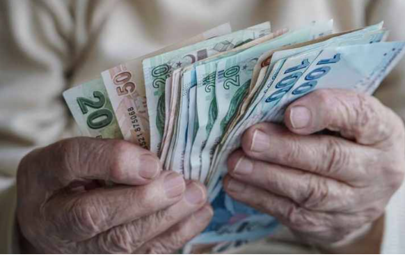 Çalışan emeklilere 5 bin lira yarın yatıyor