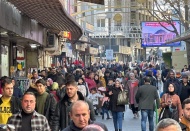 Alışveriş merkezleri ve caddelerde yoğunluk yaşanıyor