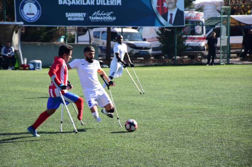 Ampute, 4-0 galip