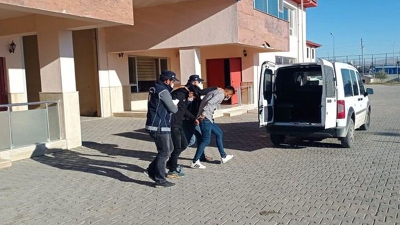 Akın akın gelmeye devam ediyorlar, 2 bin 155 göçmen yakalandı
