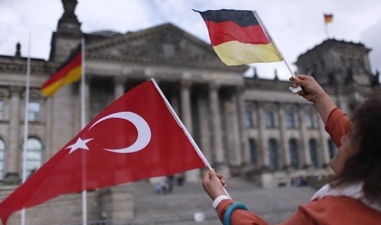 Bir yılda 62 bin 624 kişi Almanya’ya iltica talebinde bulundu