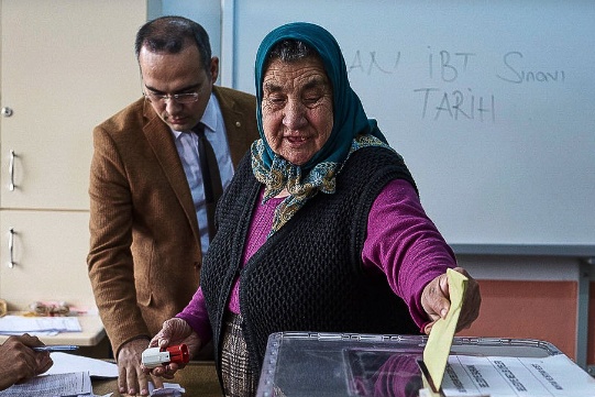 AKP iktidarını sürdürmek açısından MHP'ye mahkum