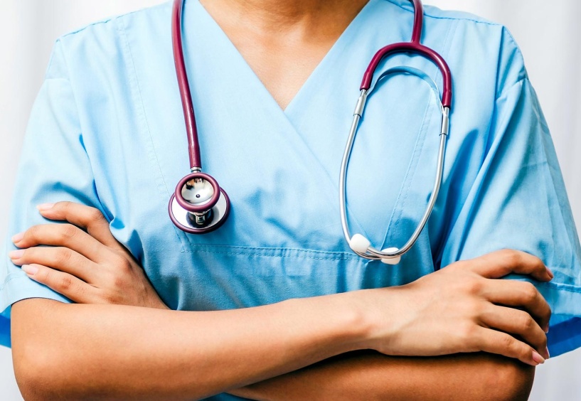 “Devasa hastaneler yapıldı, yeterli personel yok. Hastaneler tıka basa dolu. Hastalara ayrılan süreler çok yetersiz”