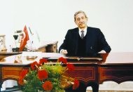 Sani Konukoğlu, mezarı başında anılıyor