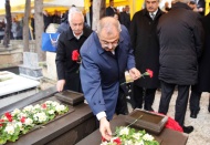 SANKO’NUN KURUCUSU SANİ KONUKOĞLU, MEZARI BAŞINDA ANILDI