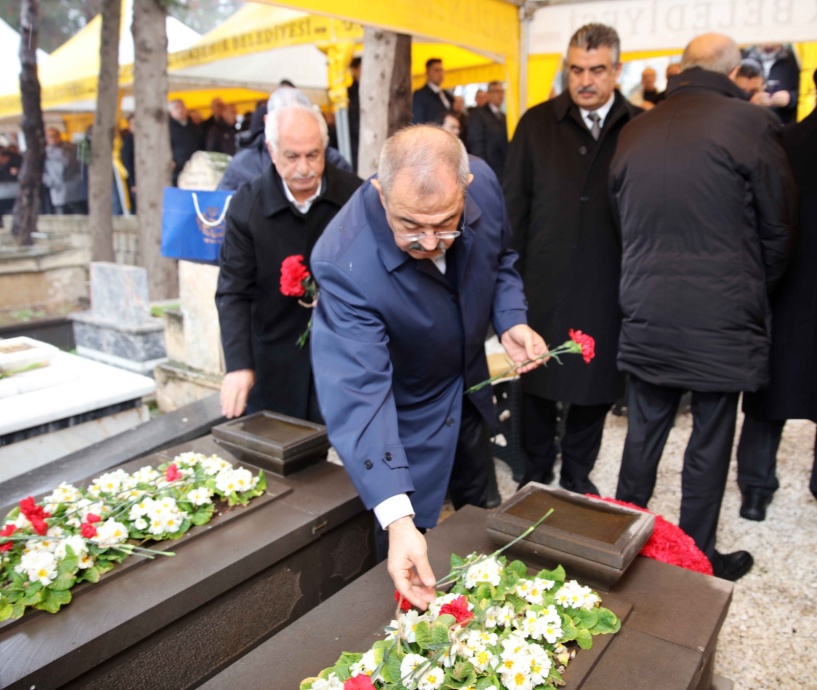 SANKO’NUN KURUCUSU SANİ KONUKOĞLU, MEZARI BAŞINDA ANILDI
