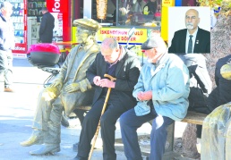 16 milyon emekli açlık, sefalet ve yoksulluk içerisinde yaşıyor