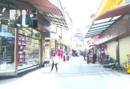 Esnaf, işyerini kendi adına açıyor sonrasında Suriyeliler’e devrediyor