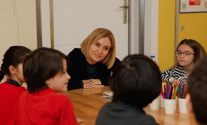 Ceyda Düvenci, depremzede çocuklarla bir araya geldi