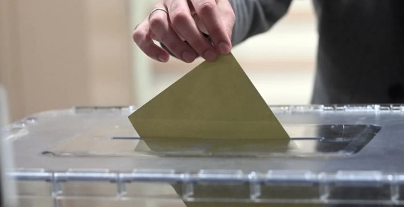 Seçime katılacak siyasi partilerin oy pusulasındaki yerleri kurayla belirlenecek