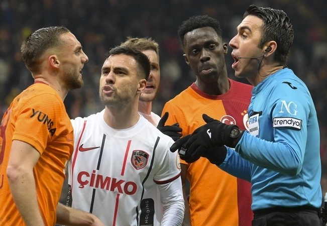 Eski hakemler değerlendirdi: Mauro Icardi'nin pozisyonu penaltı mıydı?