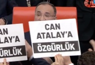 Bozdağ’a anayasa kitapçığı fırlatıldı