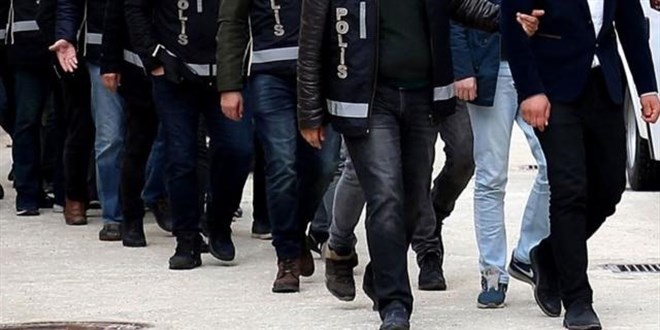 Göçmen kaçakçılığından 3 bin 744 kişi yakalandı