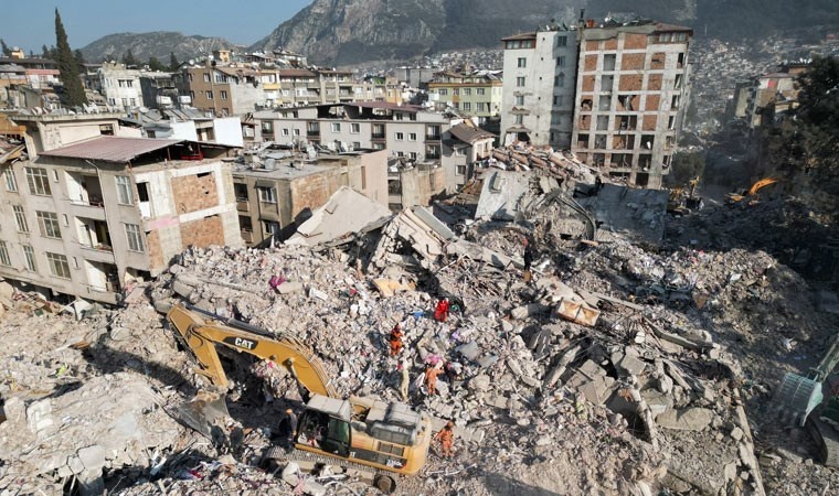 Deprem bölgesindeki TOKİ konutları kurası 'Erdoğan gelecek' diye ertelendi