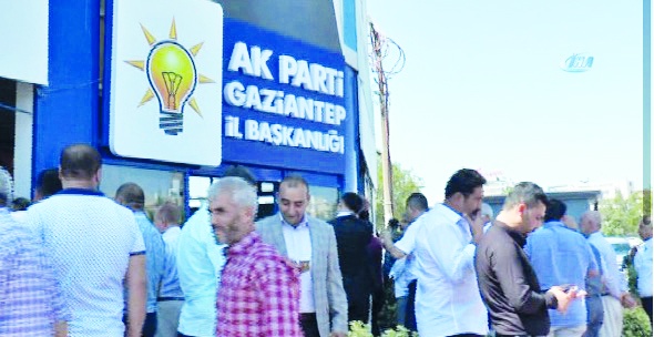AKP il başkanı ile Şahin arasında yaşanan gerginliğin ardından parti şimdi de istifalarla sarsılıyor