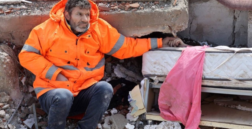 Çok kötüymüş evlat acısı,  yüreğimizin başında ateş yanıyor