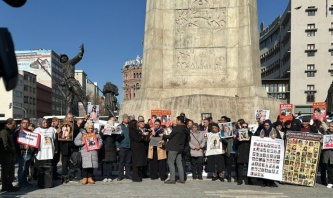 Enkazlardan cenazeleri çıkmadı, aileleri sağ bulunmaları ya da en azından bir mezarları olması umuduyla hâlâ onları arıyor