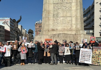 Enkazlardan cenazeleri çıkmadı, aileleri sağ bulunmaları ya da en azından bir mezarları olması umuduyla hâlâ onları arıyor