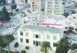 "Depremin yol açtığı yıkımın parasal maliyeti 150 milyar dolar"
