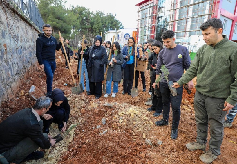Depremde hayatını kaybeden sağlık çalışanları için fidan dikildi
