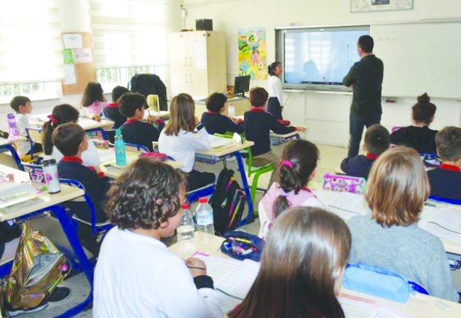 Ders seçimini, öğrenciler özgür iradeleri ile yapmalı