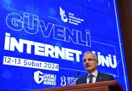 Gençlerimizi başıboş ve uçsuz bucaksız bir ortam olan internet dünyasında yalnız bırakmayın