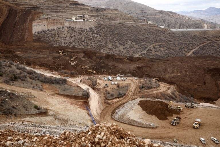 21 siyanürlü madenin 10'u fay hattı üzerinde