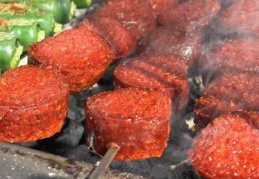 Sucuk, kasaplarda 400, marketlerde bin lira