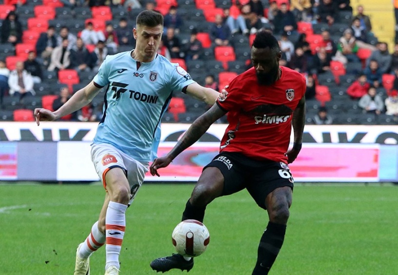 Gaziantep FK, evinde 2-0 mağlup, maçta iki gol iptal edildi